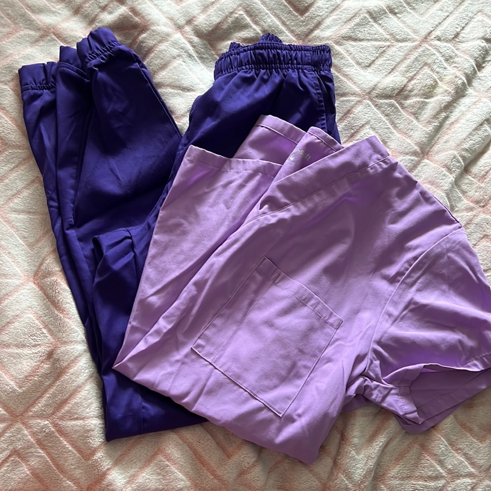Scrub set